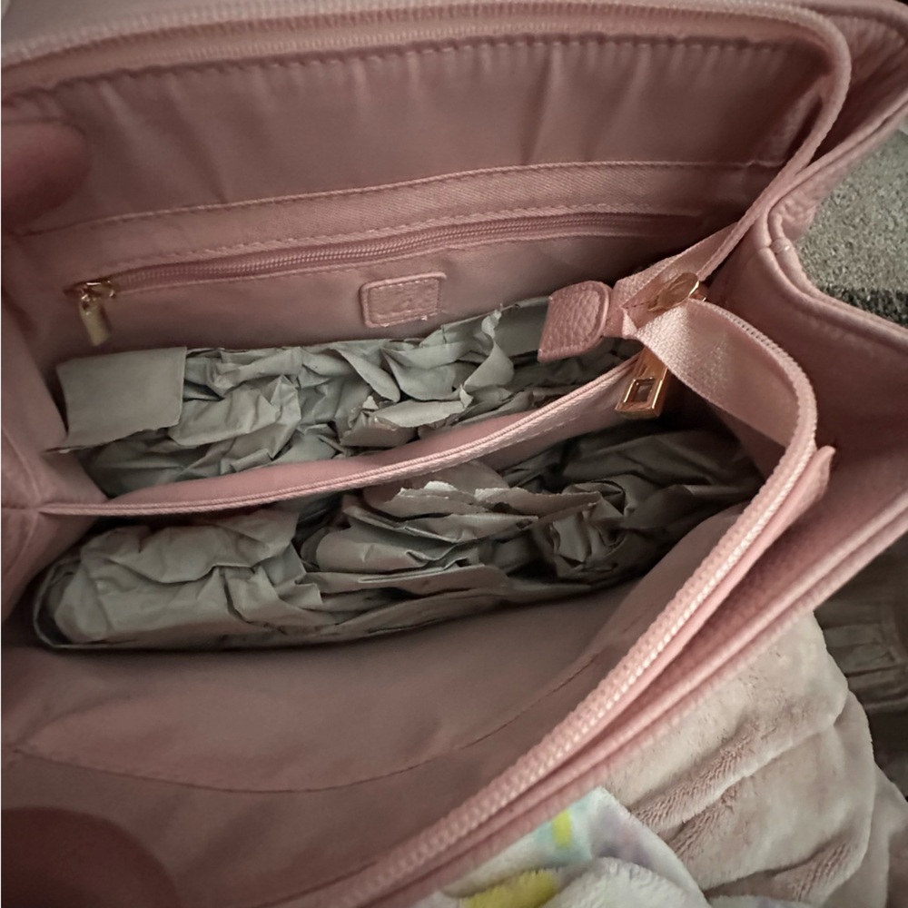 NWT-Adorable Pink Pebbled Vegan Bag w/ Cute Pink Bow. Crossbody π - Picture 9 of 11